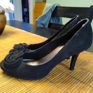 Size 5.5 Women's Black Heels Shoes Pumps Flower
